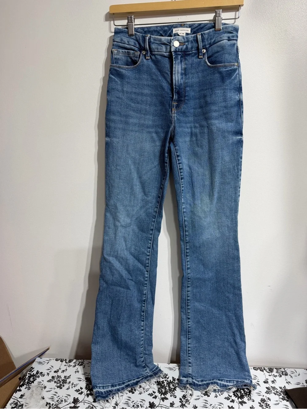 Good American Good Classic Bootcut Raw Hem Blue Jeans Size 2 / 26